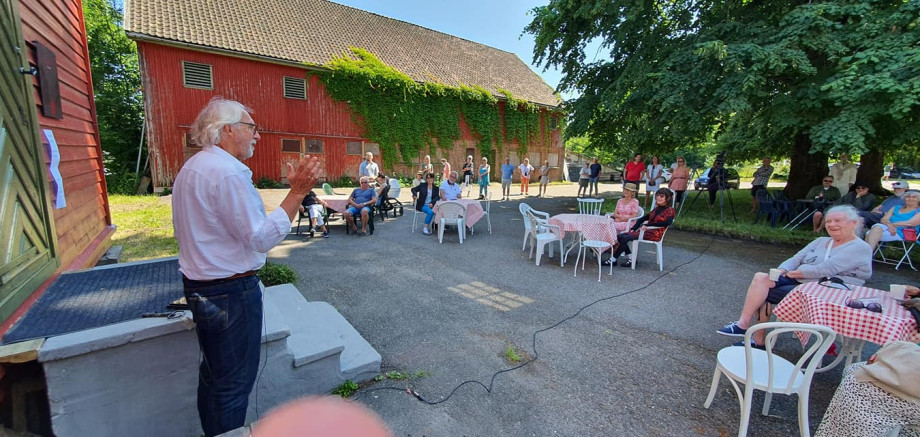 Stabbur_og_låve_Olsgård.jpg