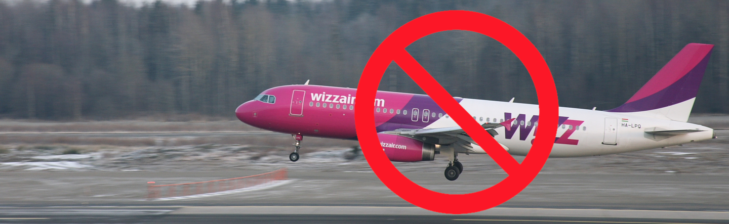 Wizz_Air_landing_at_Sandefjord_-_Einar_Fredriksen_-_mod_m_forbudsskilt.png